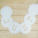 Guirnalda gigante, Just married