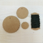 Set círculos festoneados kraft con hilo negro Set círculos festoneados kraft con hilo negro